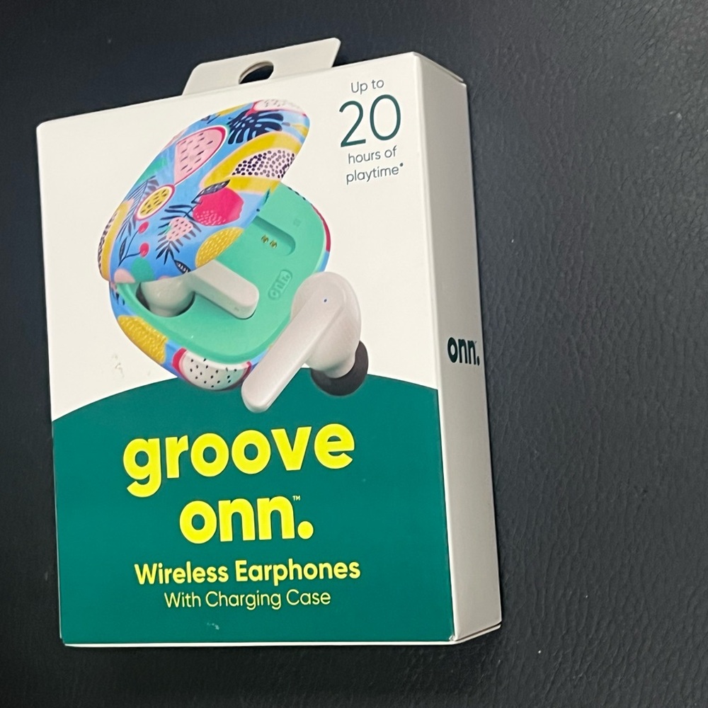 Groove Onn. Wireless Earphones with Charging Case